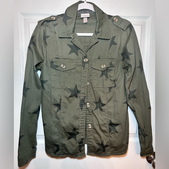 Knox Rose Olive Green Printed Star Utility Button-Down Shacket- Size Medium - Picture 4 of 7